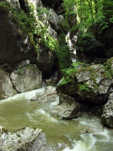 Die Klamm, durch die Ishira mit Rondar und Yaren reitet. (Österreich)